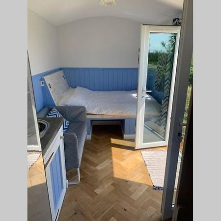 Ferienwohnung Apple Tree Hut Tenby Exterior foto