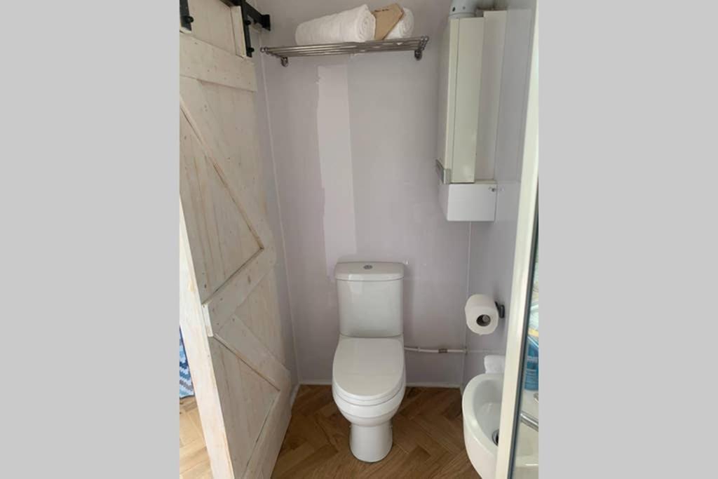 Ferienwohnung Apple Tree Hut Tenby Exterior foto