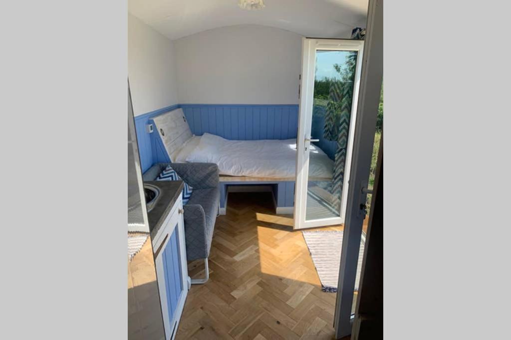 Ferienwohnung Apple Tree Hut Tenby Exterior foto