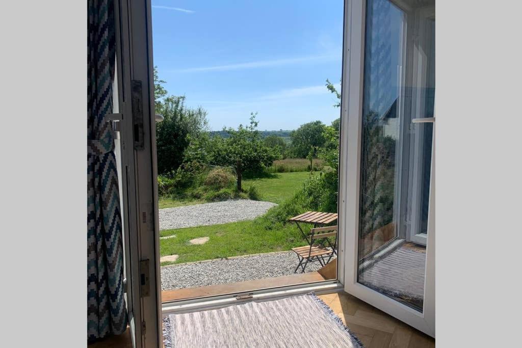 Ferienwohnung Apple Tree Hut Tenby Exterior foto
