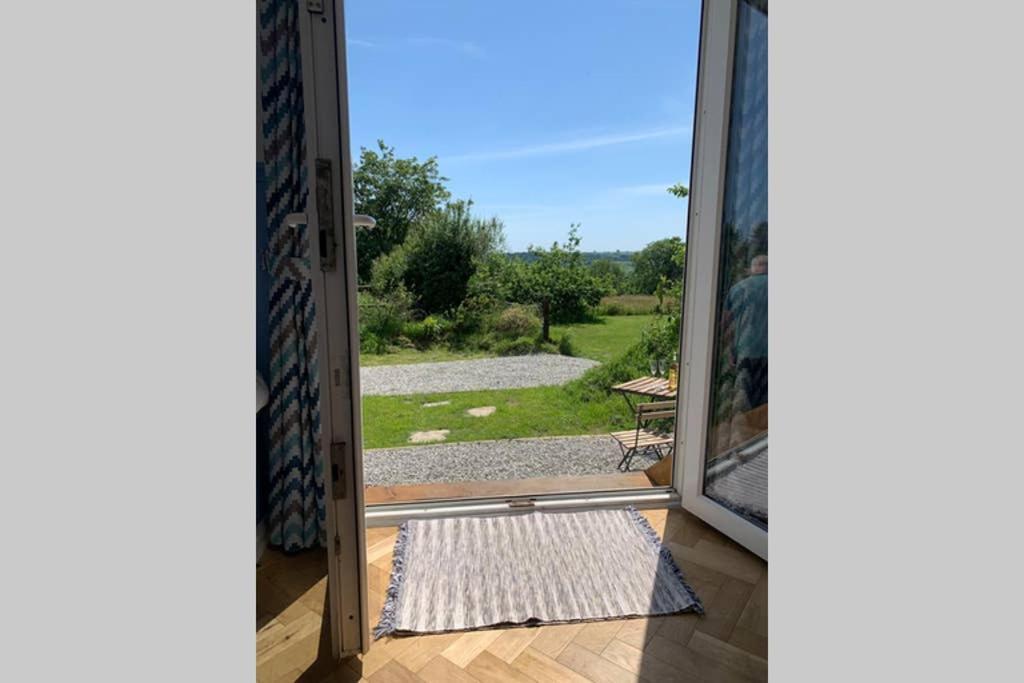 Ferienwohnung Apple Tree Hut Tenby Exterior foto