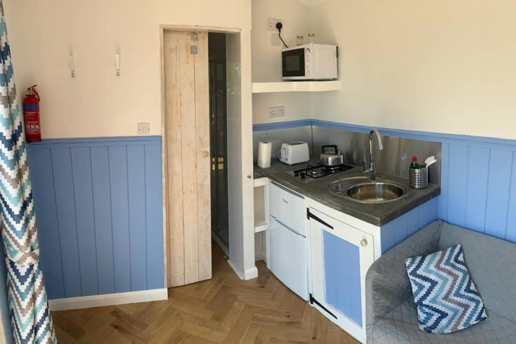 Ferienwohnung Apple Tree Hut Tenby Exterior foto