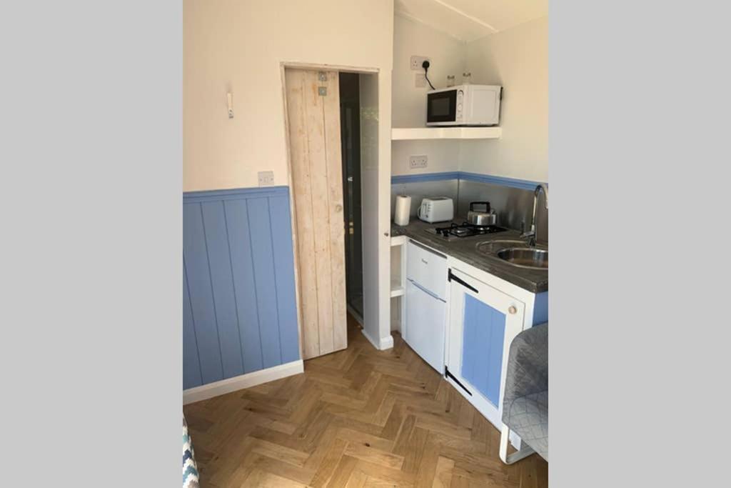 Ferienwohnung Apple Tree Hut Tenby Exterior foto